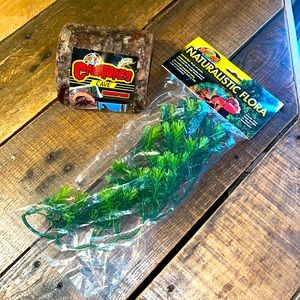 Zoo Med Terrarium Wooden log cave and Natural looking plant